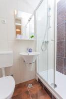 Kúpeľňa v ubytovaní Apartments & Rooms Alagić