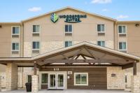 Una representación del frente de un hotel Werkering Suites en WoodSpring Suites Lake Jackson, en Lake Jackson