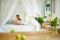 Postel nebo postele na pokoji v ubytování Petinos Beach Hotel
