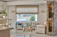 Posezení v ubytování Petinos Beach Hotel