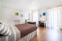 a bedroom with a bed and a desk in a room at TO.STA BwithoutB HOME SHARING NEL CENTRO DI TORINO in Turin