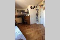 A kitchen or kitchenette at City Center Milanese Cosy Retreat