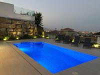 Bazén v ubytovaní Luxury Villa for 12 people alebo v jeho blízkosti