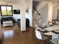 Televízia a/alebo spoločenská miestnosť v ubytovaní Luxury Villa for 12 people