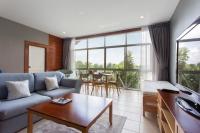 Posezení v ubytování Golf View Suite Private Apartment Khao Yai