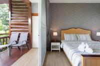 Postel nebo postele na pokoji v ubytování Golf View Suite Private Apartment Khao Yai