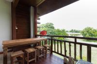 Balkón nebo terasa v ubytování Golf View Suite Private Apartment Khao Yai