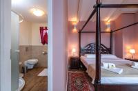 Kúpeľňa v ubytovaní Spacious holiday house / pool / jacuzzi / playground / 6+2