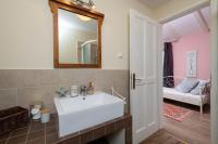 Posteľ alebo postele v izbe v ubytovaní Spacious holiday house / pool / jacuzzi / playground / 6+2