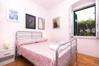 Posteľ alebo postele v izbe v ubytovaní Antique beautiful apartment in center with terrace & sea view