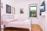 Posteľ alebo postele v izbe v ubytovaní Antique beautiful apartment in center with terrace & sea view
