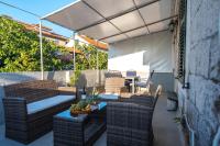 Posedenie v ubytovaní Antique beautiful apartment in center with terrace & sea view
