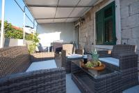 Posedenie v ubytovaní Antique beautiful apartment in center with terrace & sea view
