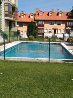 Bazén v ubytovaní Apartamento LA FRAGUA alebo v jeho blízkosti