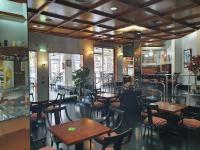B&B HOTEL Gijón Centro Begoñaにあるレストランまたは飲食店