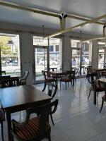 B&B HOTEL Gijón Centro Begoñaにあるレストランまたは飲食店