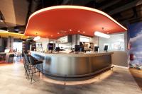 Reštaurácia alebo iné gastronomické zariadenie v ubytovaní ibis Styles Parndorf Neusiedler See
