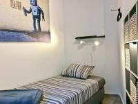 Posteľ alebo postele v izbe v ubytovaní Urban Manesa city center apartment with private patio