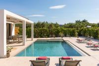 Bazén v ubytovaní Zante Prime Heated Pool Villas alebo v jeho blízkosti