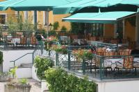 Reštaurácia alebo iné gastronomické zariadenie v ubytovaní Hotel Althof Retz