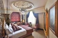 Postel nebo postele na pokoji v ubytování Daru Sultan Hotels Galata