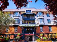 a building with a sign that readsannis bay inn at James Bay Inn Hotel, Suites & Cottage in Victoria