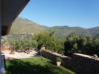 A general mountain view or a mountain view taken from a panziókat