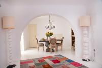 Posedenie v ubytovaní Mando Pool Villas w Sea Views - Five Bedrooms