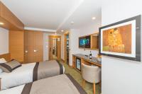 TV a/nebo společenská místnost v ubytování Bisetun Hotel