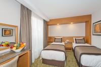 Postel nebo postele na pokoji v ubytování Bisetun Hotel