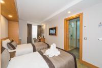 Postel nebo postele na pokoji v ubytování Bisetun Hotel
