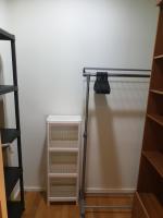 Palanda nebo palandy na pokoji v ubytování Cozy Loft in Tres Cantos, 20 min to Madrid