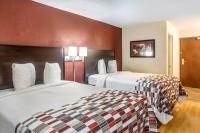 Red Roof Inn Chicago-Alsipにあるベッド