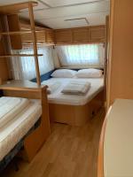 Posteľ alebo postele v izbe v ubytovaní PS-Caravaning auf Union Lido - Wohnwagenvermietung