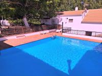 Basen w obiekcie Complejo Apartamentos Rurales Molino de Abajo lub w pobliżu