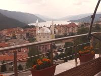 A general mountain view or a mountain view taken from a vendégházakat