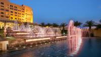 InterContinental Doha Beach & Spa by IHGの敷地内または近くにあるプール