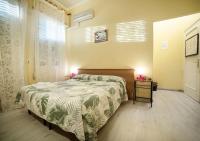 A bed or beds in a room at Argentiere Room Apartments