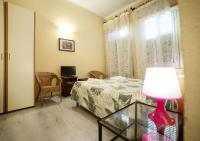 A bed or beds in a room at Argentiere Room Apartments