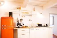 Kuchyňa alebo kuchynka v ubytovaní ORANGE Tuscany Flat