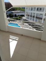 Bazén v ubytování Live Salou Apartment nebo v jeho okolí