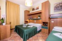 Łóżko lub łóżka w pokoju w obiekcie Hotel Trastevere