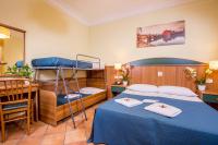 Łóżko lub łóżka w pokoju w obiekcie Hotel Trastevere