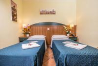 Łóżko lub łóżka w pokoju w obiekcie Hotel Trastevere