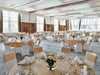 Grand Plaza Mövenpickにあるレストランまたは飲食店