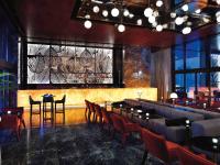 Grand Plaza Mövenpickにあるレストランまたは飲食店