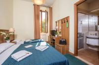 Łóżko lub łóżka w pokoju w obiekcie Hotel Trastevere