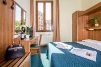 Łóżko lub łóżka w pokoju w obiekcie Hotel Trastevere