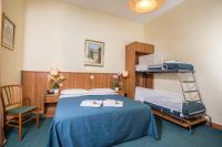 Łóżko lub łóżka w pokoju w obiekcie Hotel Trastevere