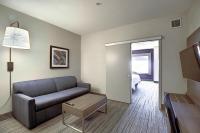 Holiday Inn Express Airport Calgary by IHGにあるシーティングエリア